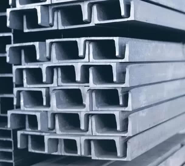 Ceowniki o stopkach równoległych UPE. fot. ArcelorMittal Ceowniki o stopkach równoległych UPE. fot. ArcelorMittal