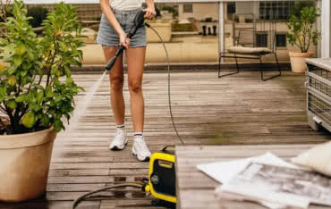 Balkon i taras przed sezonem - jaką myjkę ciśnieniową wybrać?